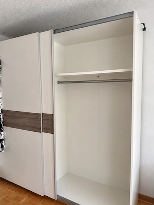 Kleiderschrank zu verschenken Bild 2