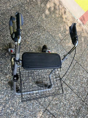 Rollator mit Korb Bild 3