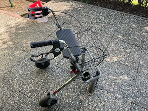 Rollator mit Korb Bild 2