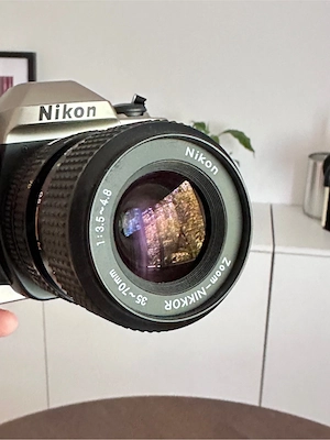 Nikon FM10 + Zoom-Nikkor 35-70mm + Ledertasche Bild 2