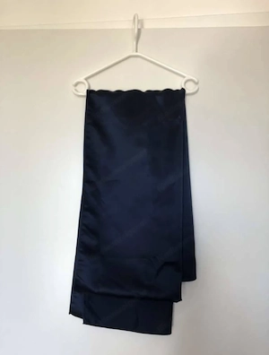Dunkelblaues Ballkleid mit Schal Bild 4