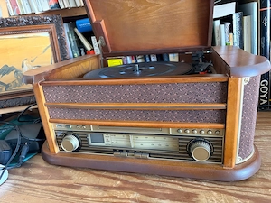 Retro-Musikanlage mit Plattenspieler, CD, Kassette, Radio & USB   Top Zustand Bild 4