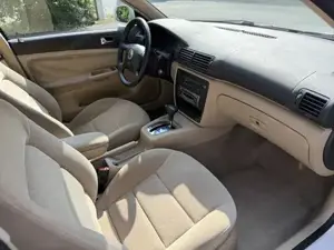 Vw Passat 1.8 Automatik TÜV NEU wenig Km Bild 4