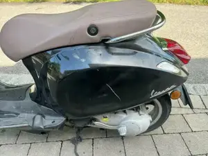Verkaufe meine sehr zuverlässige und heißgeliebte Vespa Primavera Bild 2