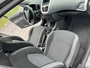 Peugeot 206 Bild 5