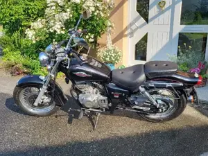 Suzuki GZ 250 Marauder