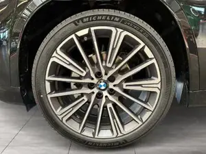 BMW iX1 eDrive20 U11 HB0 M Sportpaket Head-Up DAB Bild 6