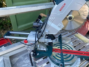 Verkaufe Profi Bosch Kapp und Gehrungsfräse in neuwertigen Zustand Bild 2