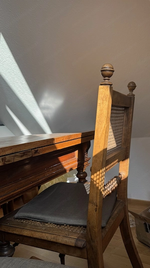 Antiker Ausziehtisch mit 4 Stühlen   Wiener Geflecht Bild 6