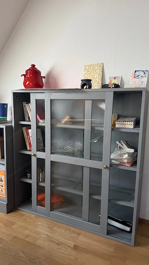 Modulares Schrankset in Grau mit Glasschiebetüren Bild 3