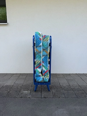 Blaues Klappbett mit fröhlicher Matratze Bild 2