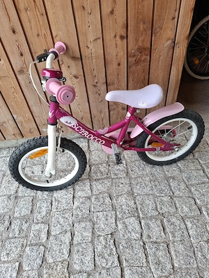 Kinderfahrrad mit Stützrädern
