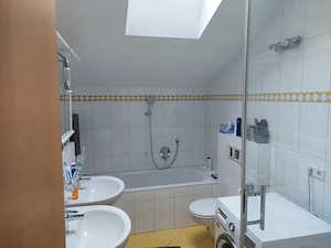 zentrale zweistöckige 4 Zimmerwohnung zu verkaufen Bild 2