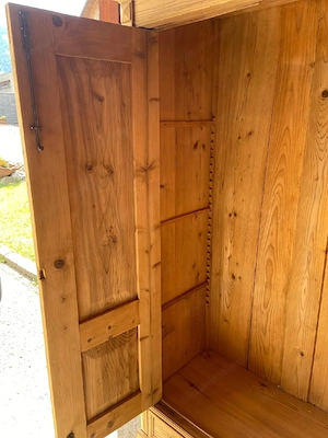 alter, antiker Schrank, Kasten Bild 3