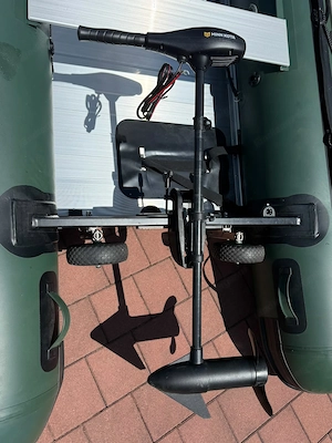Schlauchoot Missioncraft 360 mit Elektromotor. Bild 2