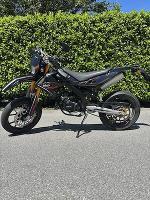 Moped Rieju MRT All Black 50 SM  Bild 2