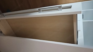 Kasten neuwertig mit viel Stauraum  Bild 4
