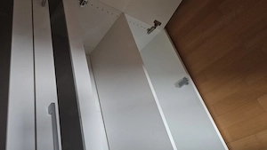 Kasten neuwertig mit viel Stauraum  Bild 5