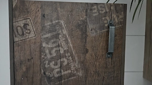 Verschiedene Kästen Hänge und Stand Bild 2