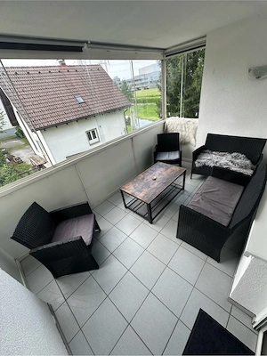 Rattan Möbel & Tisch abzugeben Bild 2