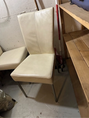 Weisse Stühle zu verschenken  Bild 2