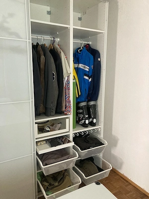 Pax Kleiderschank mit viel Stauraum günstig zu verkaufen Bild 3