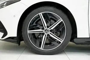 Mercedes-Benz CLA 350 4MATIC mit EQ Technologie WPumpe LED Bild 4