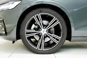 Volvo V60 Ultra, B4 Mild Hybrid, Benzin, Dark W-Paket Bild 4