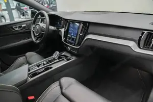 Volvo V60 Ultra, B4 Mild Hybrid, Benzin, Dark W-Paket Bild 8
