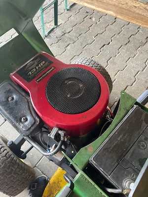 John Deere 111 Bild 2