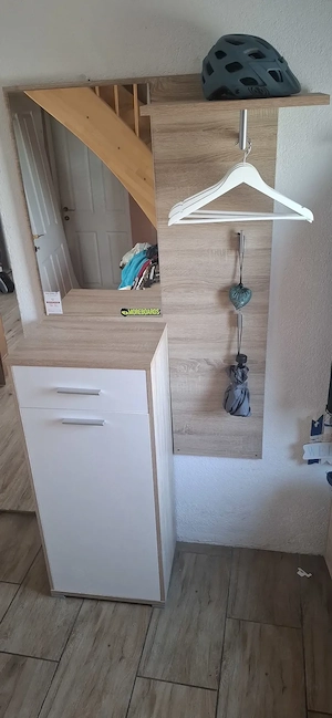 Kompakte Garderobe vom XX Lutz