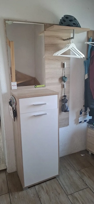 Kompakte Garderobe vom XX Lutz Bild 2