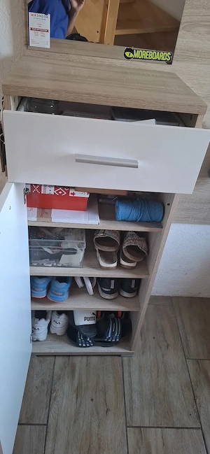 Kompakte Garderobe vom XX Lutz Bild 3