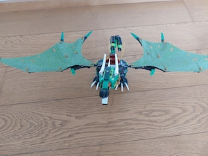 Lego: Fünf Drachen abzugeben