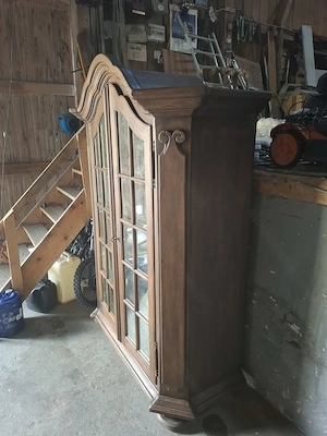 Wunderschöner Vitrinenschrank aus Massivholz Bild 3