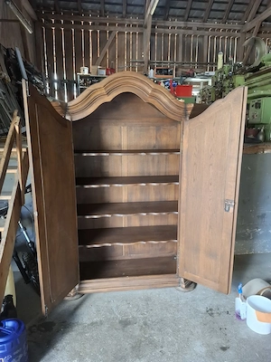 Wunderschöner Vitrinenschrank aus Massivholz Bild 2