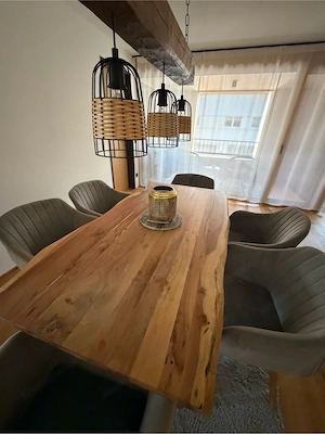 Akazien Natur Esstisch mit 6 Stühlen. 