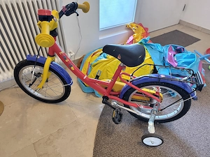 ZU VERSCHENKEN: Diverse Spielsachen und Kinderfahrrad (Garten, Pool, etc.) - Guter Zustand! Bild 2
