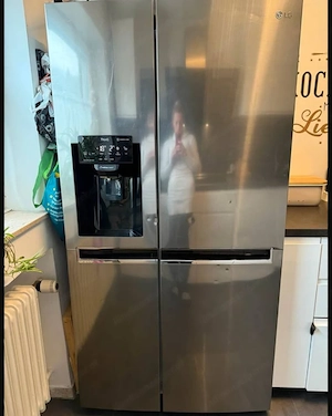 IKEA Voxtorp Küche in Hochglanzweiß mit Elektrogeräten Bild 2