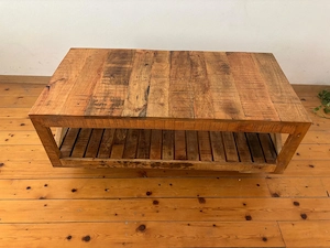 Tisch aus Massivholz, auf Rollen Bild 4