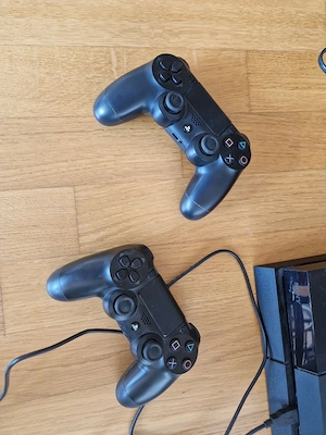 Playstation 4 + 2 originale Controller + 6 Spiele Bild 2