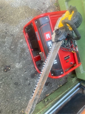 Verkaufe Dewalt Alligator Ziegelsäge um 190 mit neuem sägeblatt Bild 3