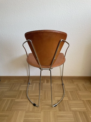 Eleganter Designerstuhl mit Lederoptik & Chromgestell Bild 2