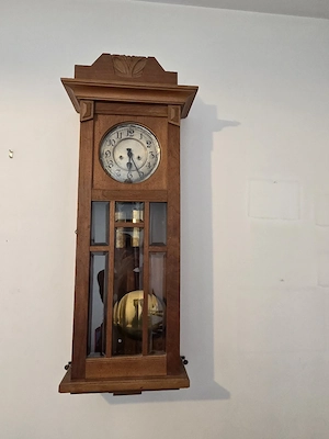 Alte Wanduhr  Bild 2
