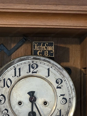 Alte Wanduhr  Bild 3