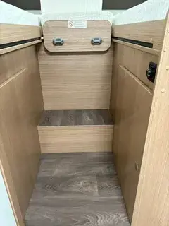 Wohnmobil neuwertig Erstbesitz Preis VB Bild 2
