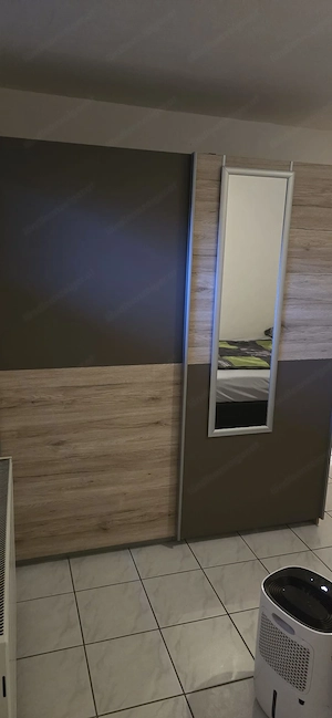 Kleiderschrank Bild 4