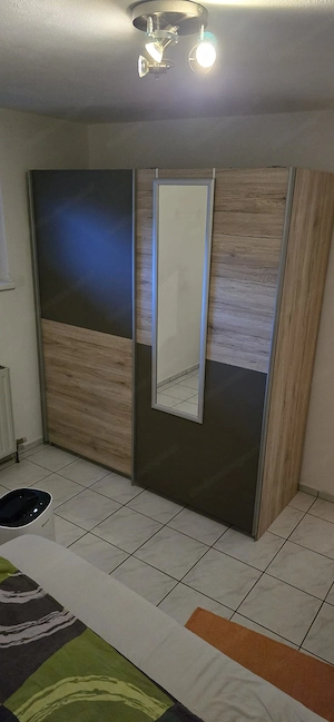Kleiderschrank Bild 3