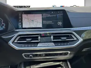 BMW X5 xDrive45e M Sportpaket // Anhängerkupplung // Head-Up // Panorama Glasdach Bild 8