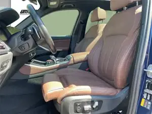 BMW X5 xDrive45e M Sportpaket // Anhängerkupplung // Head-Up // Panorama Glasdach Bild 10